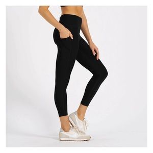 Vuori stride leggings. Black